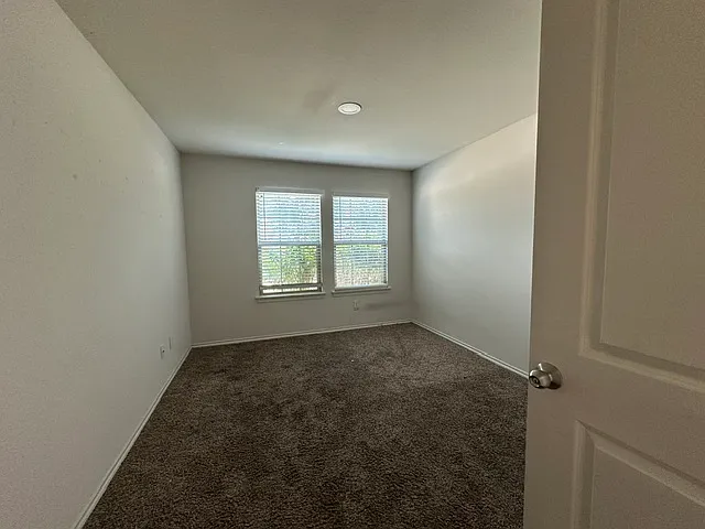 1202 Meadow Wood Ct — Photo 6
