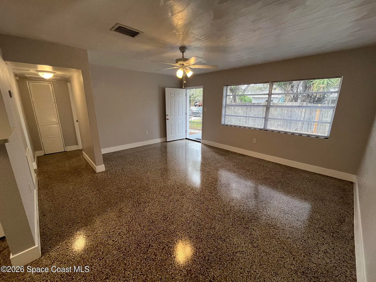 2 bed, 896 sqft, $1,500 — Photo 2