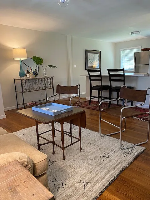 2 bed, 1000 sqft, $1,650 — Photo 4