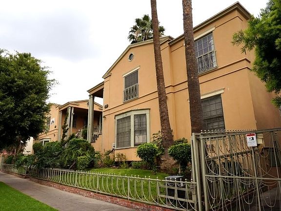 4th image of 824 S Serrano Ave