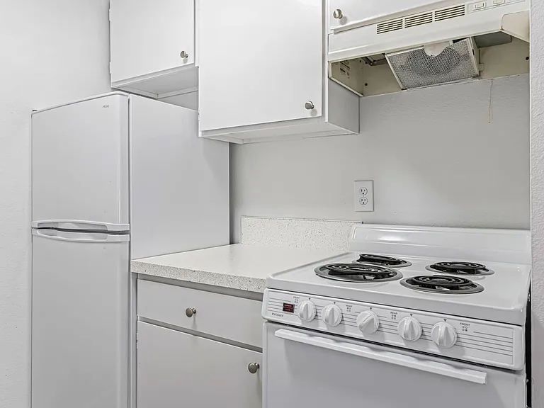 Roosevelt Apartments — Photo 13