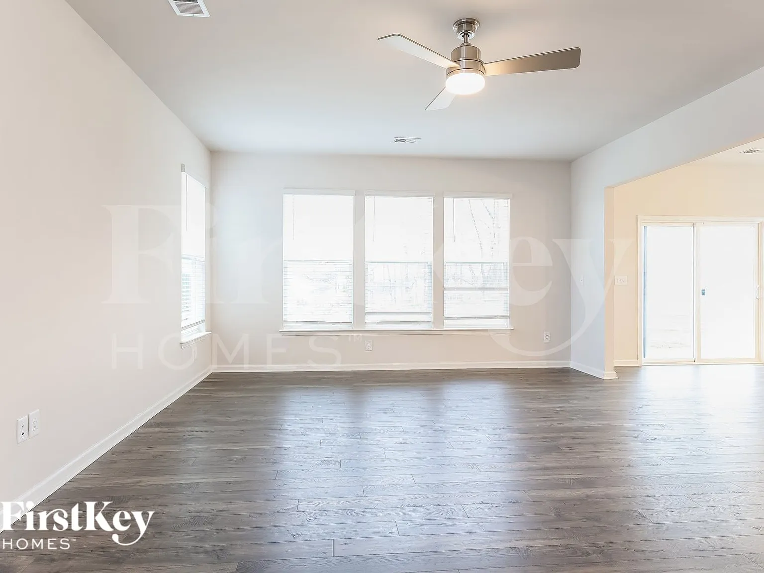 3 bed, 2.5 bath, 2250 sqft, $1,965 — Photo 3