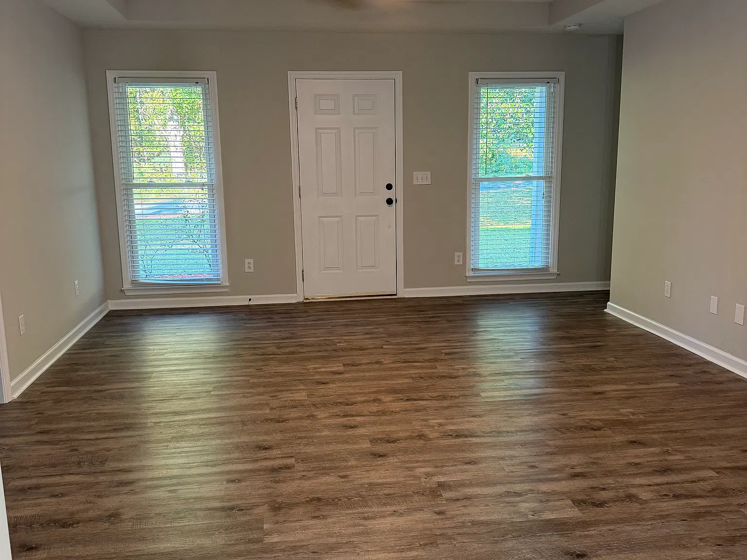 3 bed, 1144 sqft, $1,950 — Photo 2