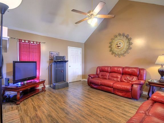 4th image of 7138 Hampton Dr