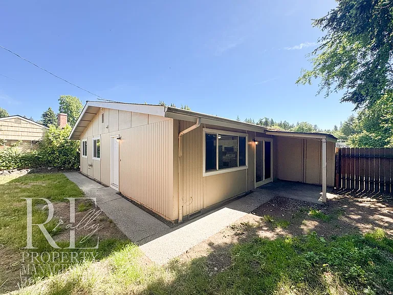2733 Hefner Ave — Photo 17