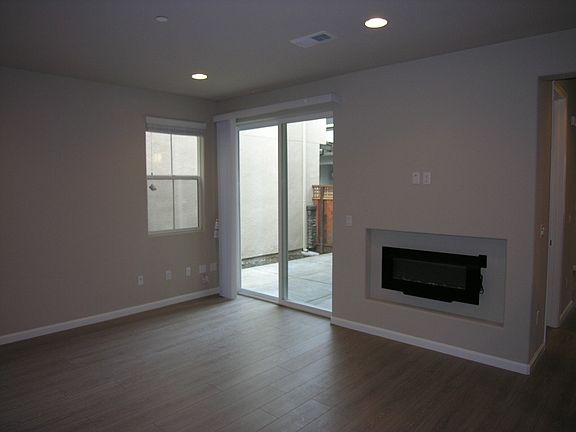 4th image of 620 Montage Cir