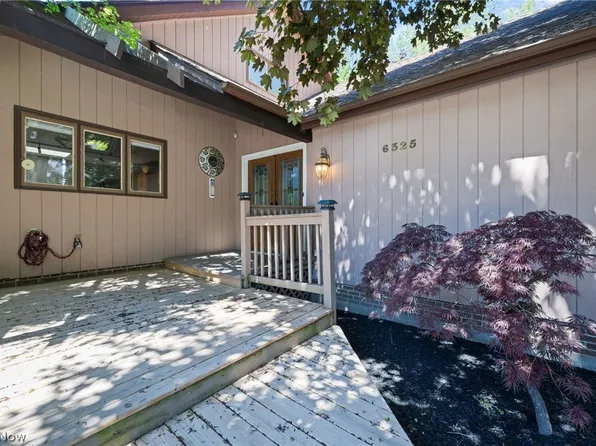 6325 Woodhawk Dr, Mayfield Heights, OH 44124