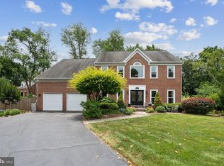 9907 Chappell Ln, Vienna, VA 22181