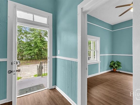5th image of 917 Elliott Avenue