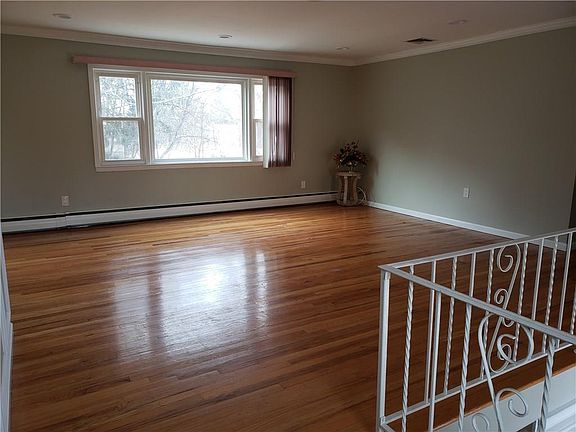 4th image of 4 E Waverly Dr