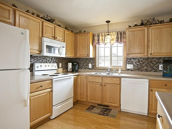 2nd image of 1922 W Oakes Dr