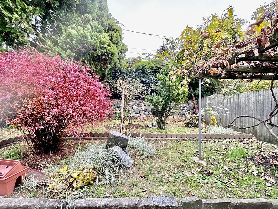 2nd image of 600 Warburton Ave #1