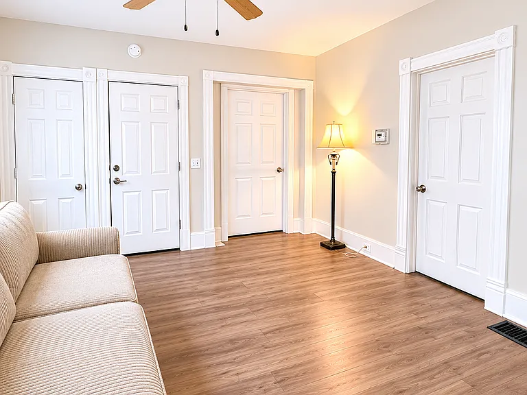 935 Prospect Ave NE #1B — Photo 10