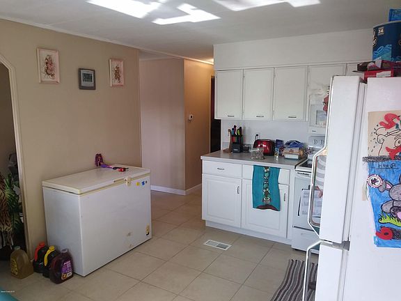 5th image of 409 Plover Dr