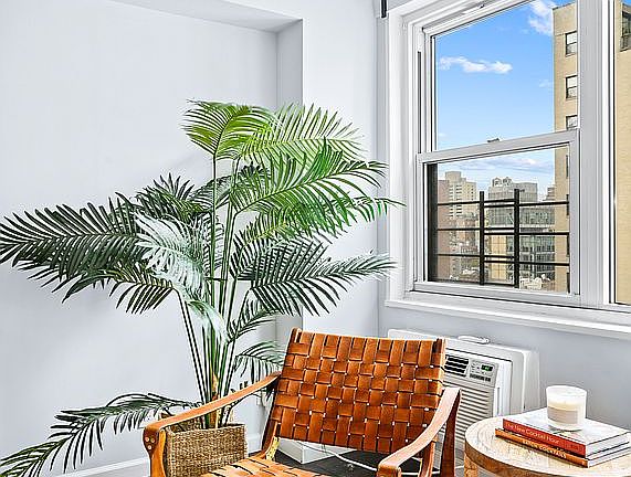 3rd image of 200 E 84th St APT 15D