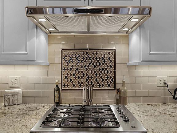 5th image of 521 Rhine River Ln