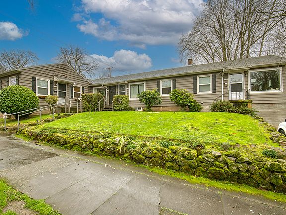 2nd image of 3242-3248 SE Alder Ct #3242.5