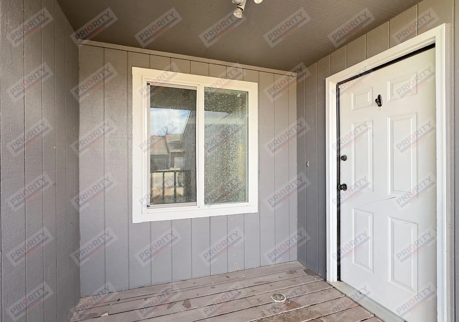 Townhouse with a 1 car garage — Photo 2