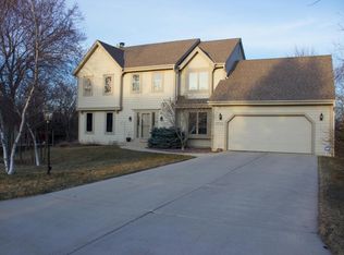 3770 S River Ridge Blvd, Greenfield, WI 53228