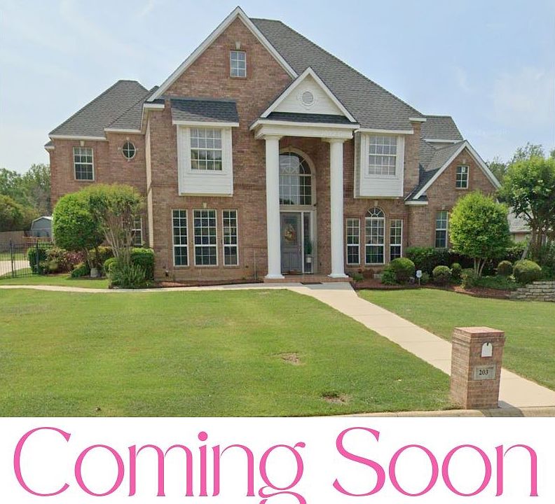 1st image of 203 W Greenbriar Ln