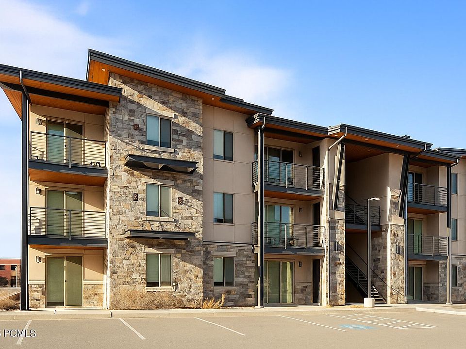 1st image of 2331 Mesa Rd #D-12