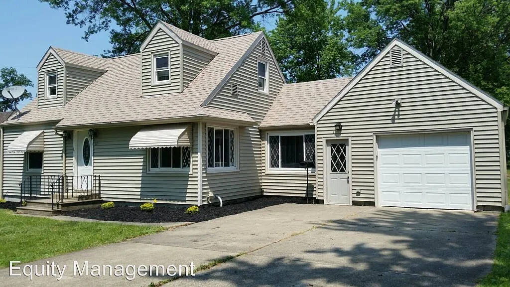 129 Howard Ave photo 1
