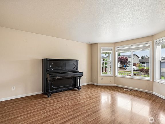 5th image of 308 SE 9th Street