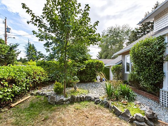 3rd image of 1345 Compston Cres