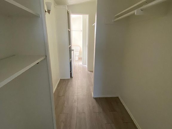 4th image of 4034 Ingraham St #C