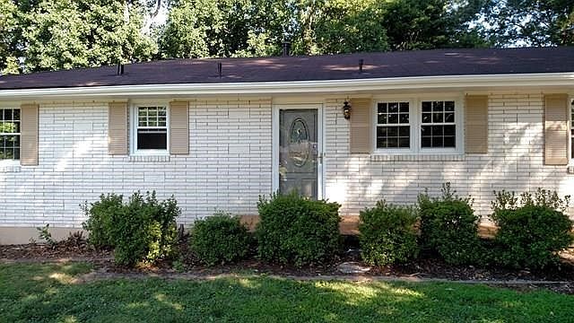 1st image of 512 Lakeside Dr