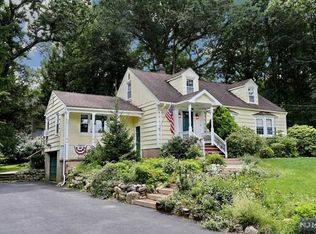 940 Pines Ter, Franklin Lakes, NJ 07417
