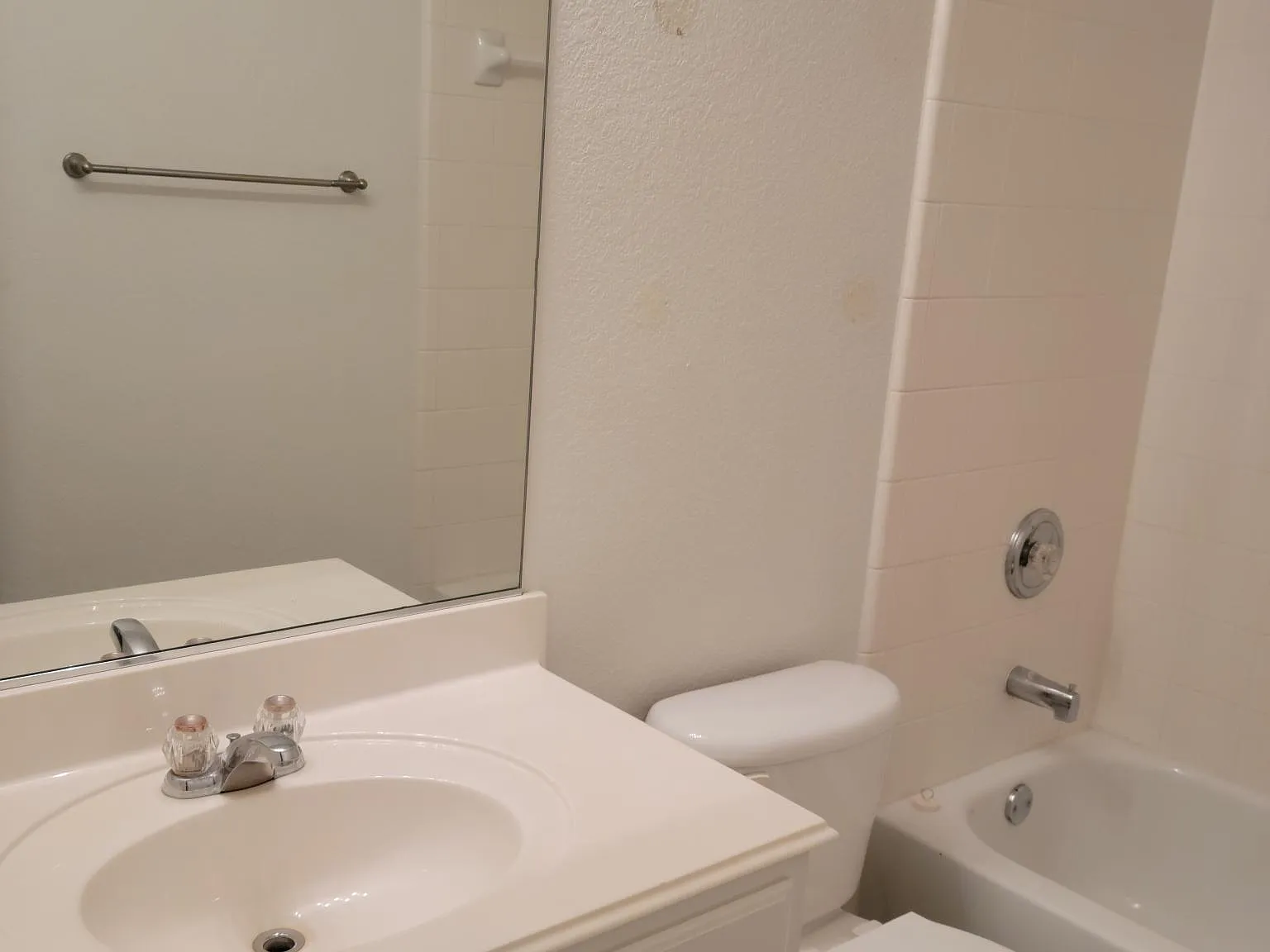 3 bed, 1856 sqft, $2,195 — Photo 4