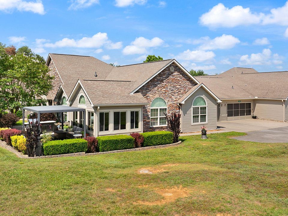 1st image of 413 Deer Lake Pl