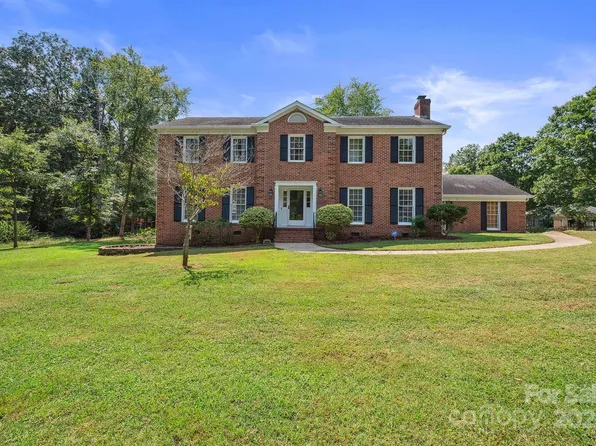 10238 Woodview Cir, Charlotte, NC 28277