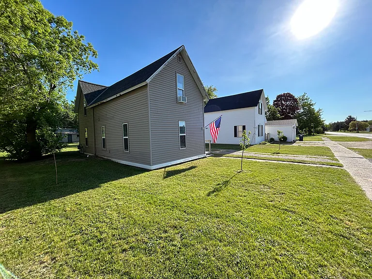 6533 Mill St — Photo 4