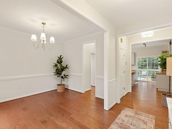 3rd image of 909 Morning Mist Ln