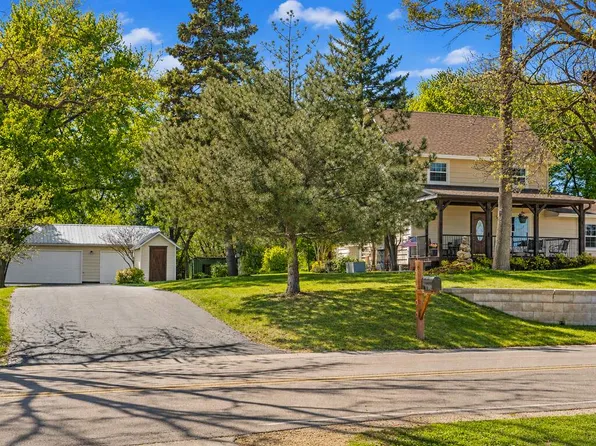 9909 Winn Rd, Spring Grove, IL 60081