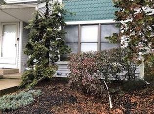 38 Heritage Ln #404, Hamburg, NJ 07419