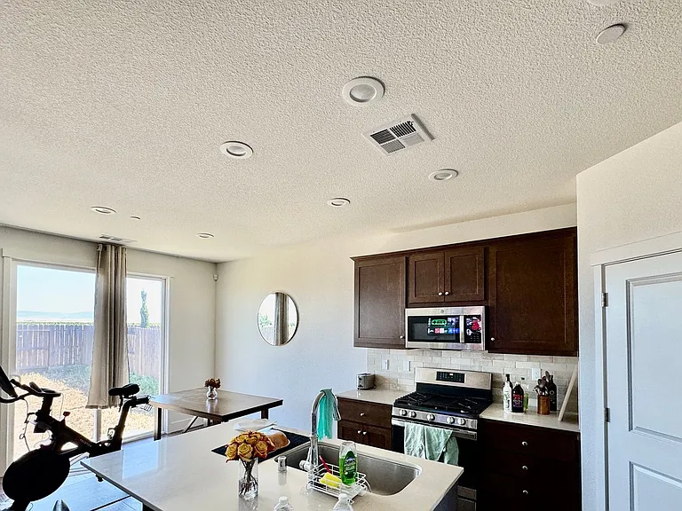 1121 Pearl Dr — Photo 3