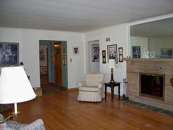 3rd image of 915 N 75th St