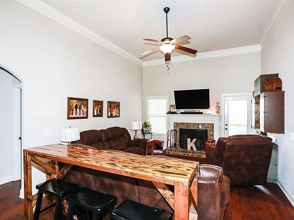 3rd image of 107 Parkview Grv