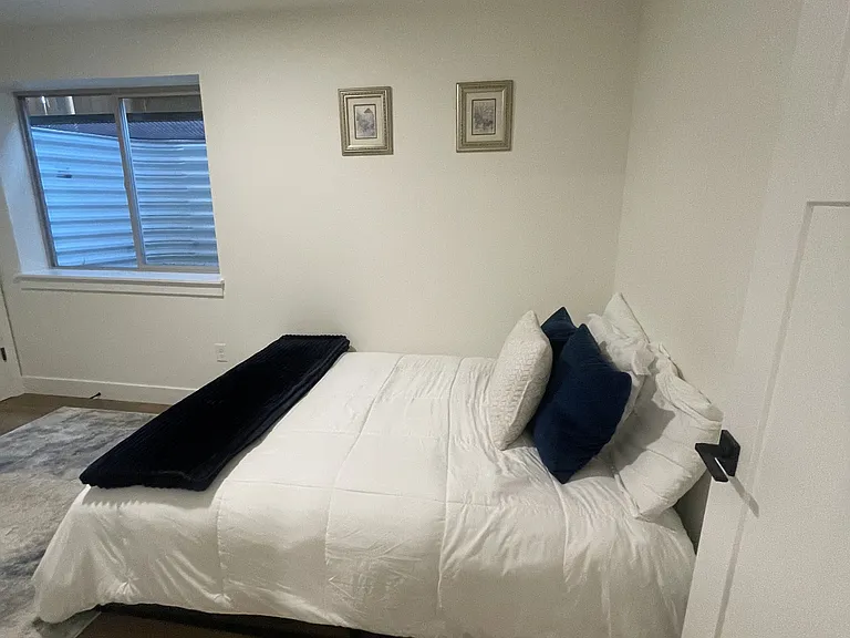 2233 Jefferson Ave #3 — Photo 12