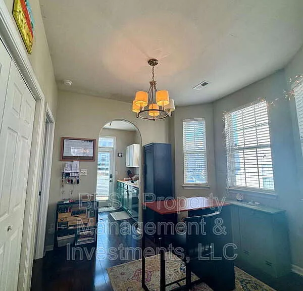 8130 Kings Creek Dr — Photo 7