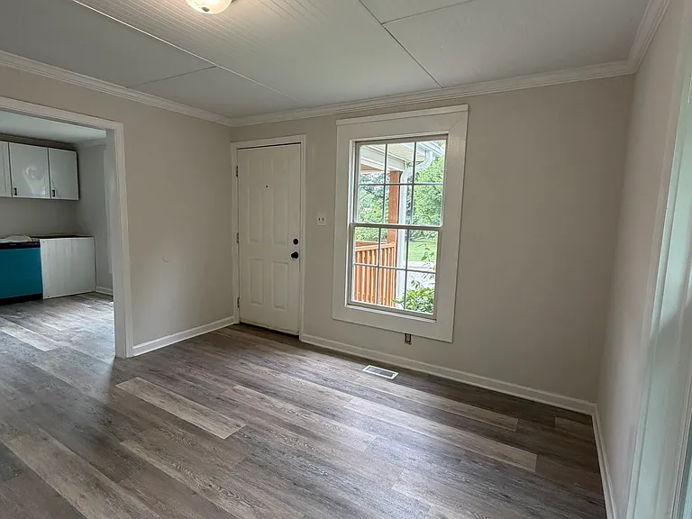3112 Henry St — Photo 4