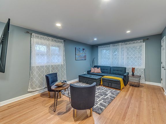 4th image of 19 Wellington Ave