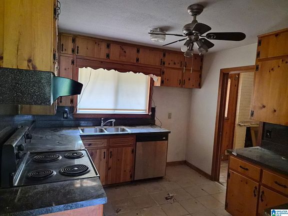 5th image of 8949 Glendale Dr