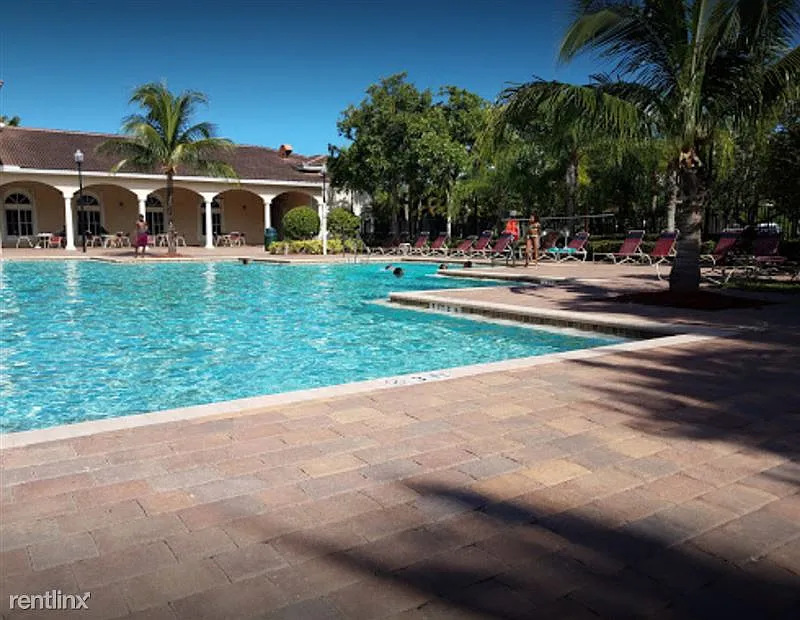 4 bed, 2.5 bath, 2245 sqft, $2,800 — Photo 4