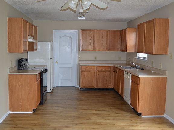 2nd image of 5830 Noble Dr