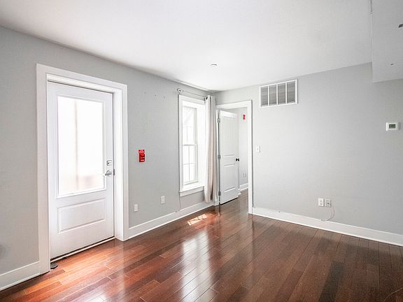 5th image of 1522 Race St Unit 4