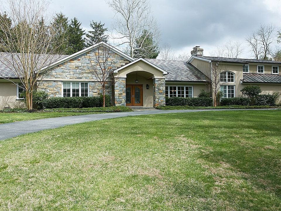welcoming circular drive